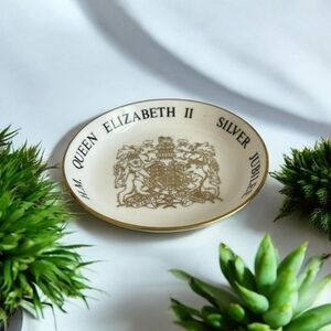 Queen Elizabeth Silver Jubilee Bone China England Royals Vintage Royal Worcester